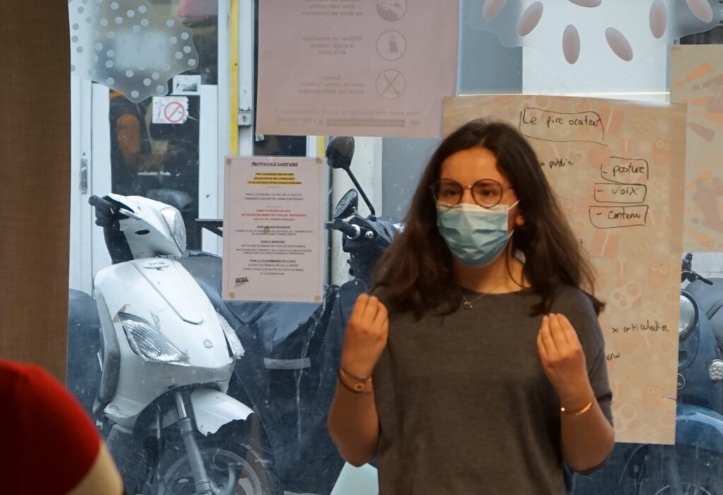 Valentine Muizon, directrice de l'association Toi-même tu parles, forme des personnes suivies par la justice à la prise de parole en public (2021)