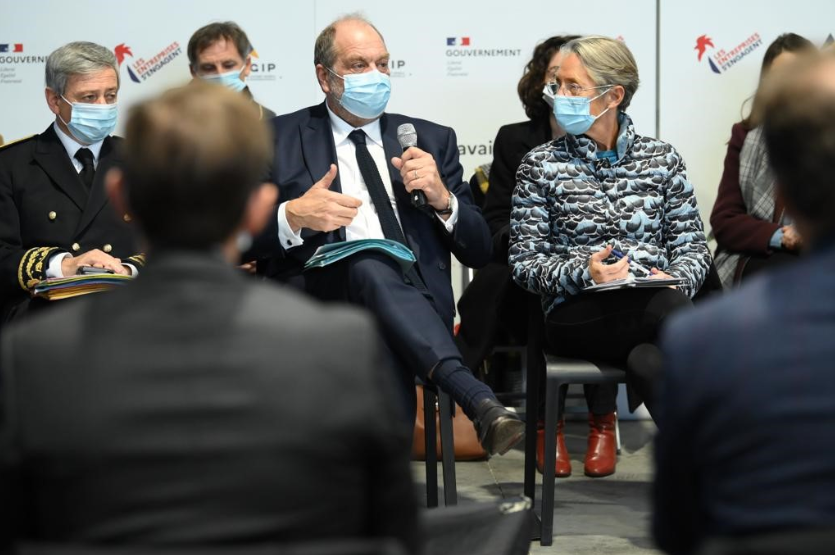 Elisabeth Borne et Eric Dupond-Moretti visitent l'atelier de Safran, à Muret. Photo&nbsp;: DICOM