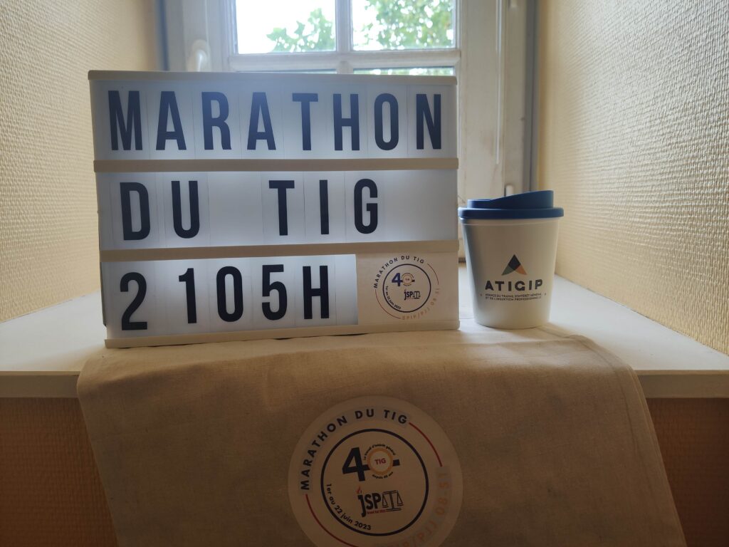 Photo d'un écriteau indiquant "Marathon du TIG 2105H"
